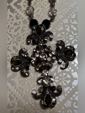Elegant Black and Silver Crystal Statement Necklace